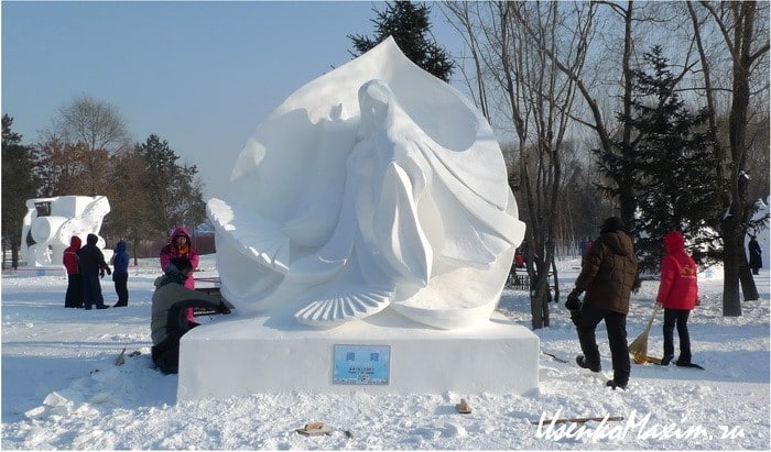 Jeti-japoncy-uzhe-pozamorachivalis'-Harbinskij-sneg-2010